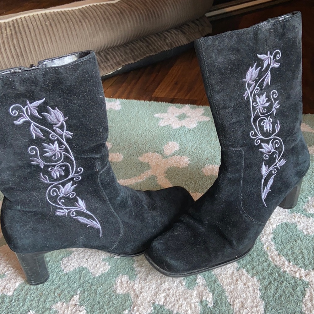 Suede black boots